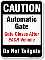 Caution Automatic Gate Closes Tailgate Sign